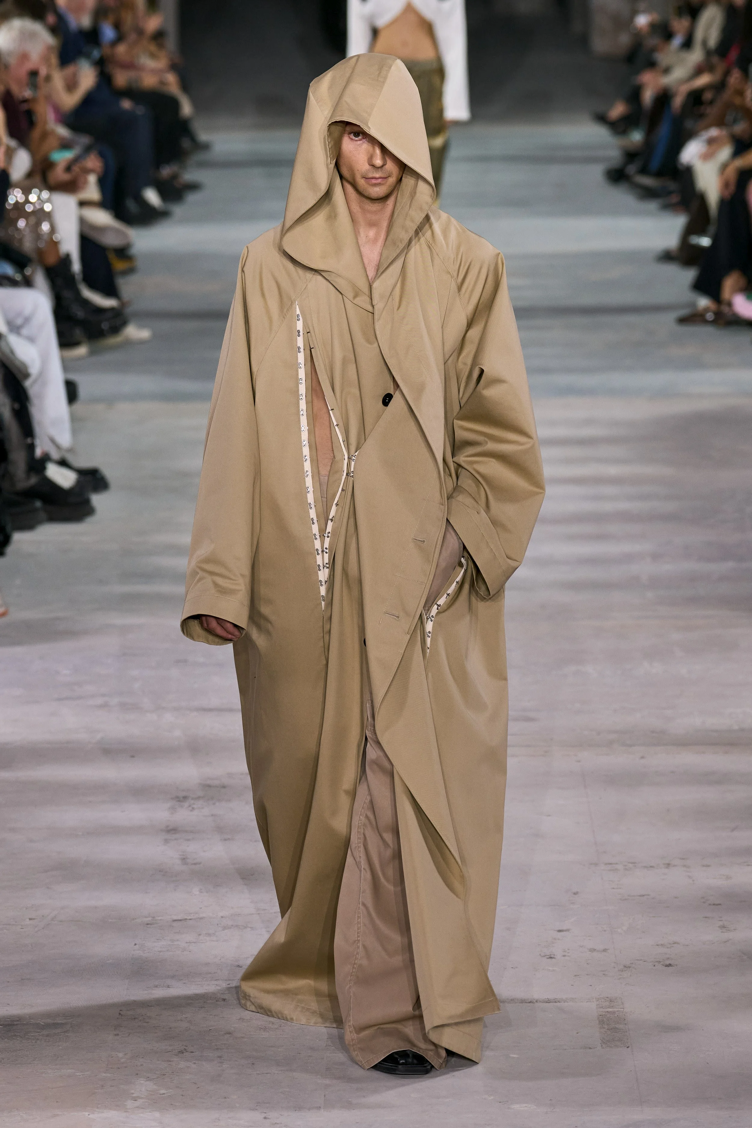 Y/PROJECT 18AW トレンチコート　ワイプロジェクト Y/Project（ワイプロジェクト）の「MULTI BUTTON TRENCH COAT